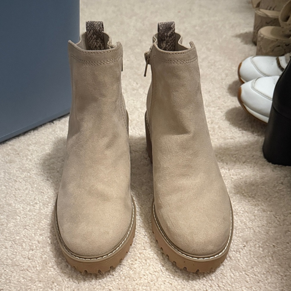 Universal Thread Tan Ankle Boots - Picture 1 of 3